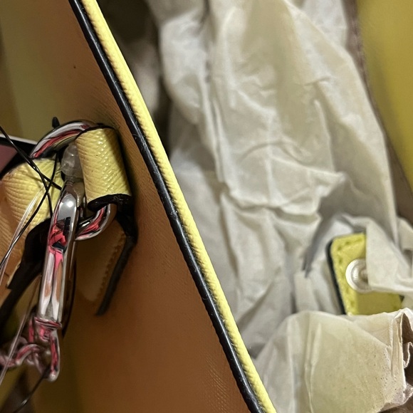 Lime Green Nine West Pocket Book and Credit Cards Holder - Picture 10 of 11